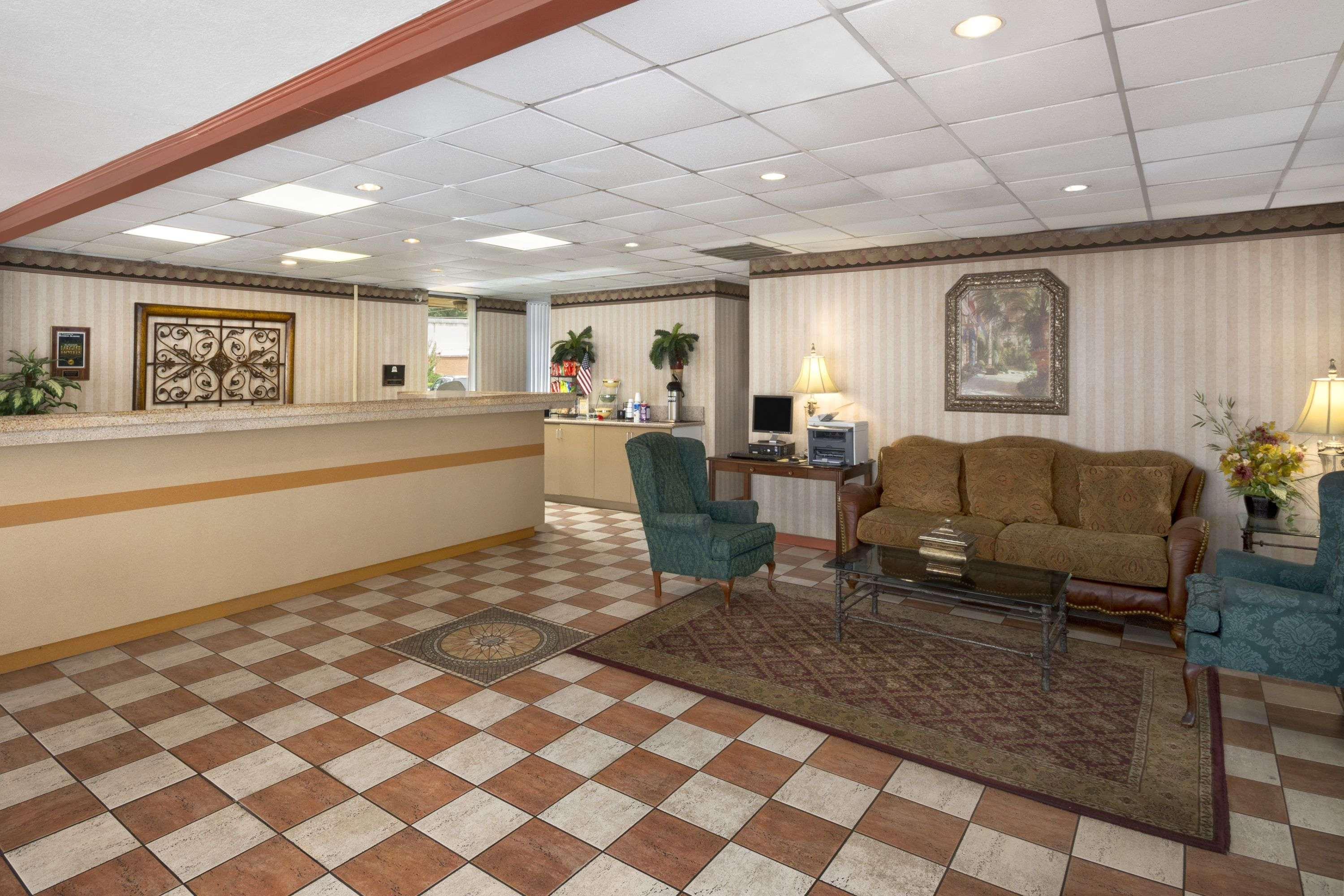 Days Inn By Wyndham Birmingham Al Hoover Bagian luar foto
