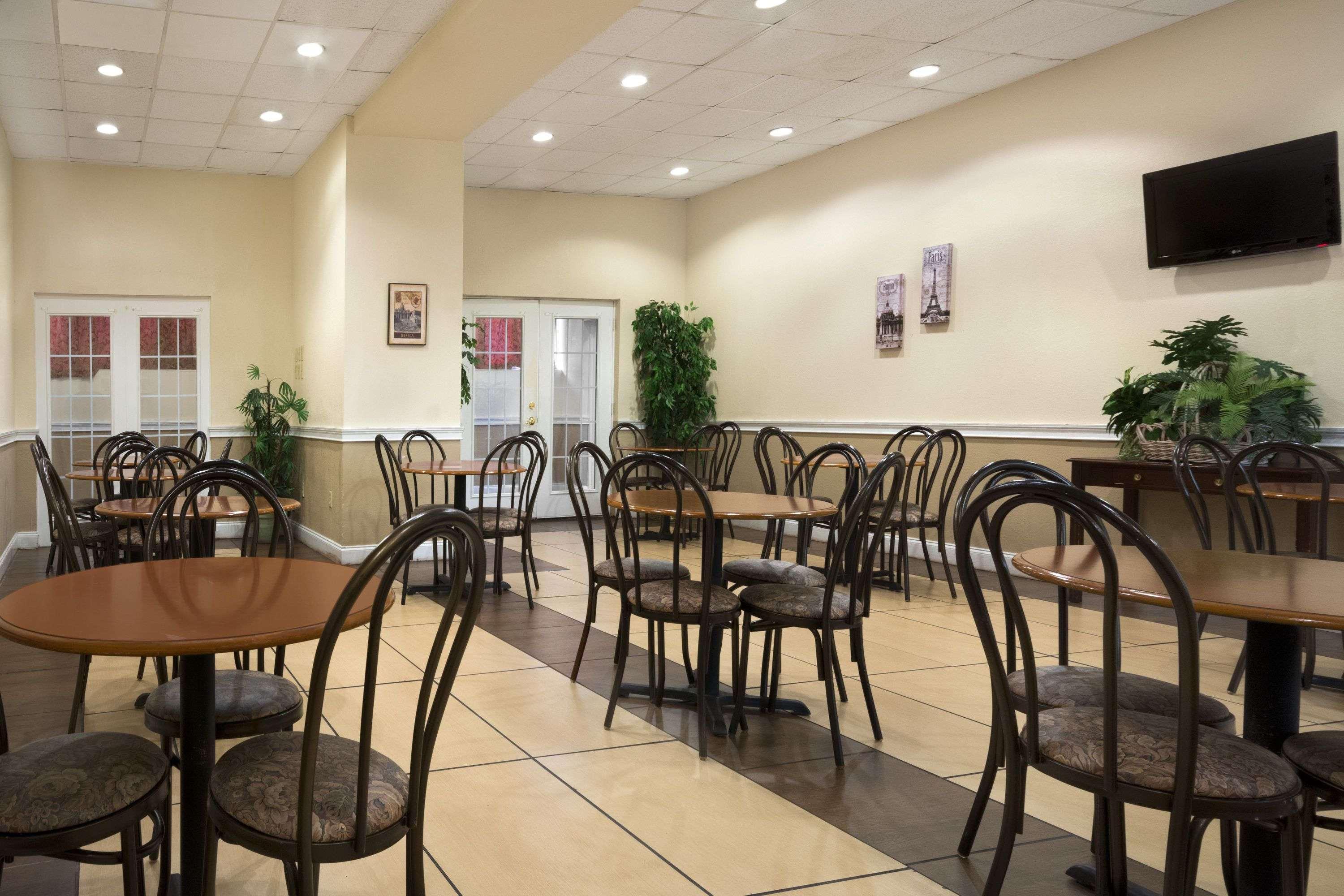 Days Inn By Wyndham Birmingham Al Hoover Bagian luar foto