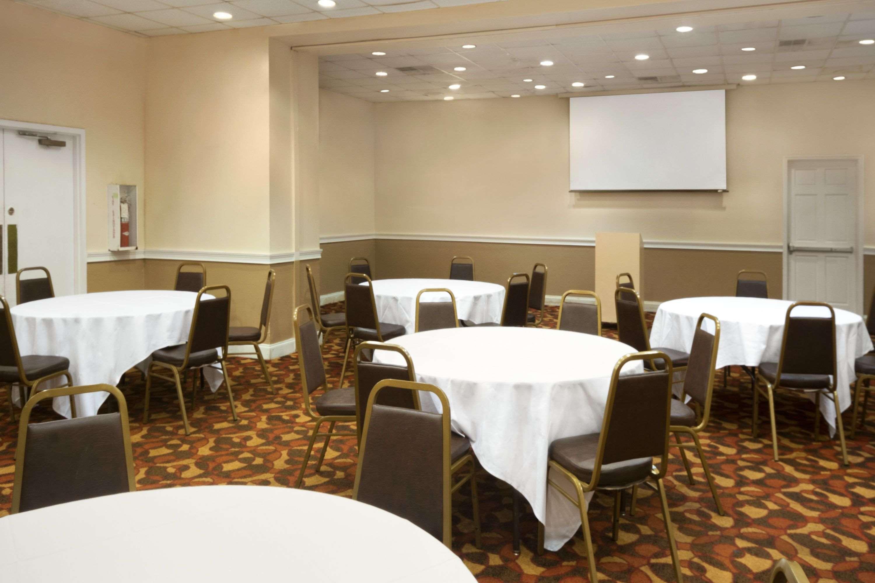 Days Inn By Wyndham Birmingham Al Hoover Bagian luar foto