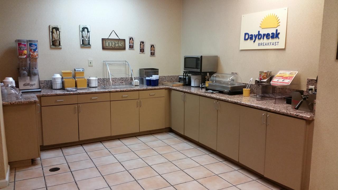 Days Inn By Wyndham Birmingham Al Hoover Bagian luar foto