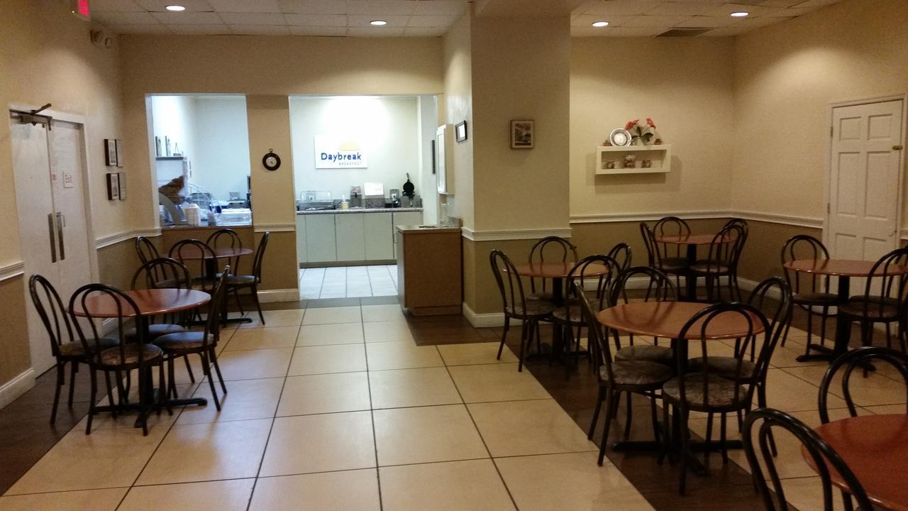 Days Inn By Wyndham Birmingham Al Hoover Bagian luar foto