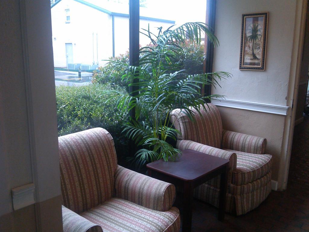 Days Inn By Wyndham Birmingham Al Hoover Bagian luar foto
