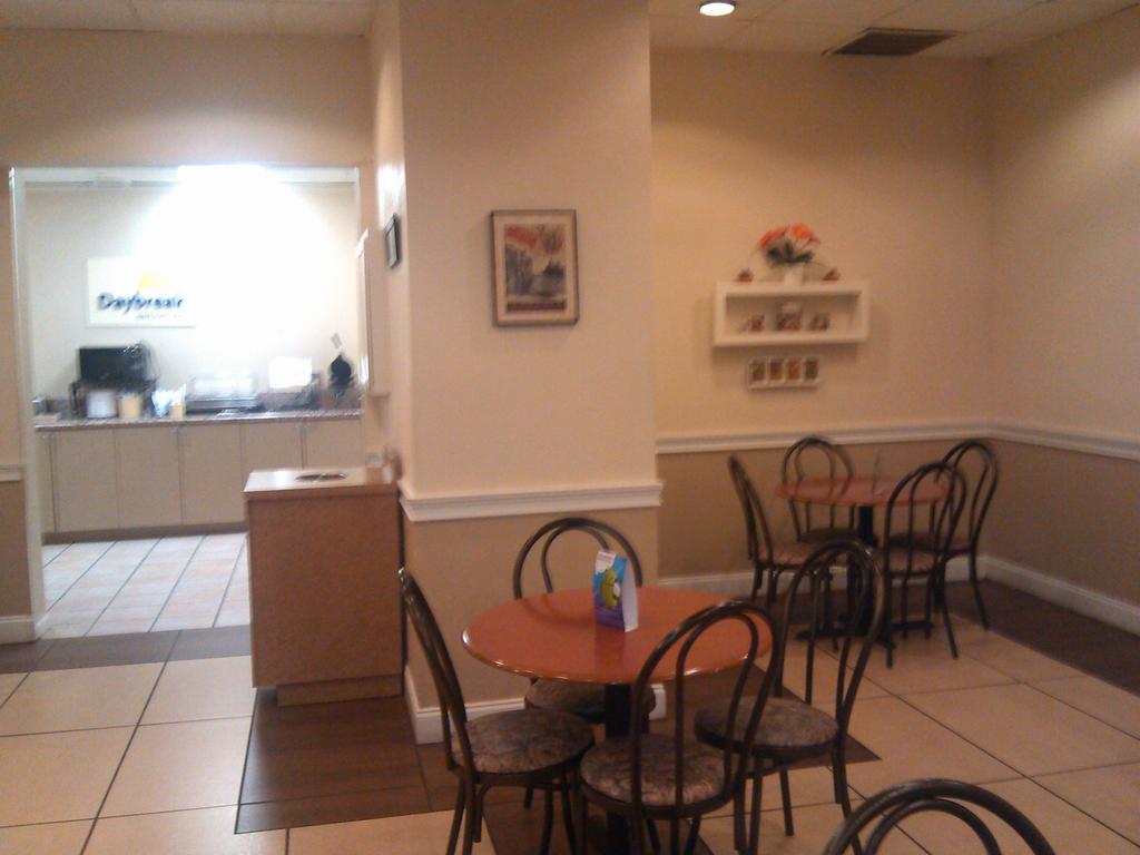 Days Inn By Wyndham Birmingham Al Hoover Bagian luar foto