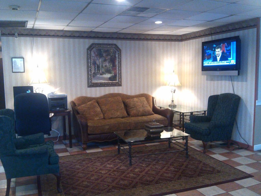 Days Inn By Wyndham Birmingham Al Hoover Bagian luar foto